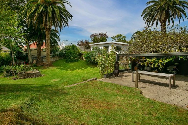 Photo of property in 53 Kiwi Road, Point Chevalier, Auckland, 1022