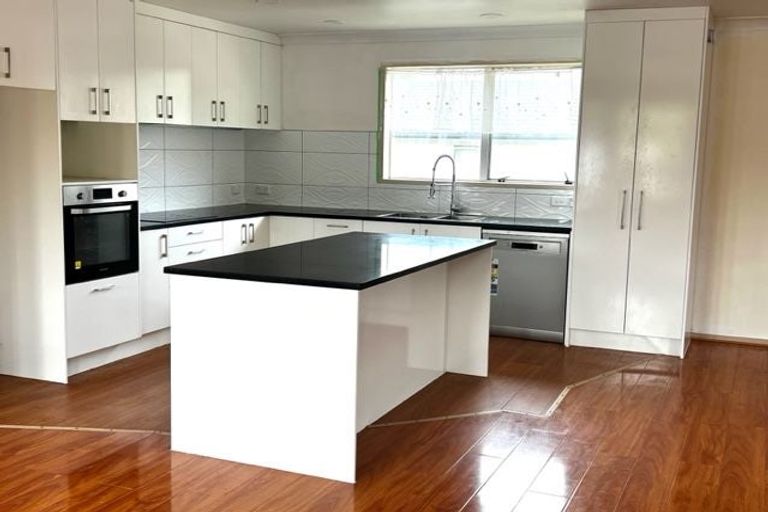 Photo of property in 37 Awaruku Road, Torbay, Auckland, 0630