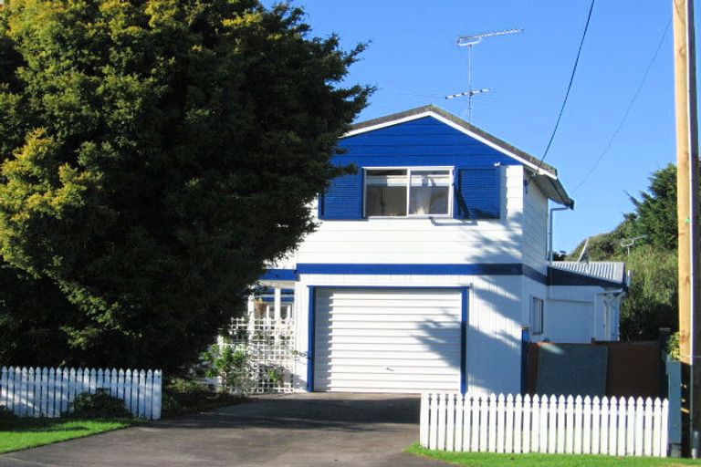 Photo of property in 175 Centreway Road, Orewa, 0931