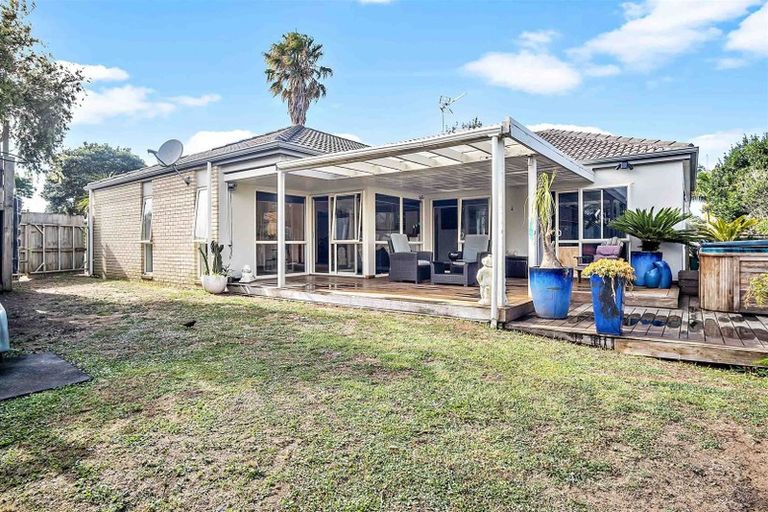 Photo of property in 8 Saint Leger Crescent, Huntington Park, Auckland, 2013