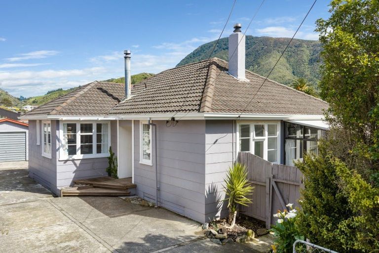 Photo of property in 27 Oxford Street, Picton, 7220
