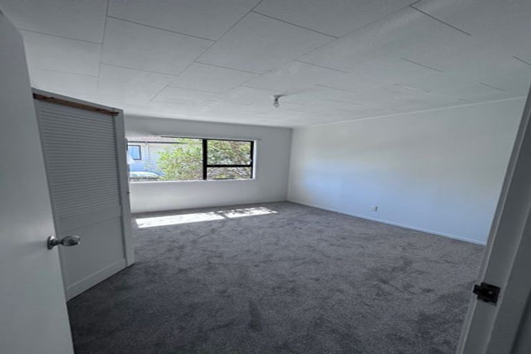 Photo of property in 121 Athena Drive, Totara Vale, Auckland, 0629