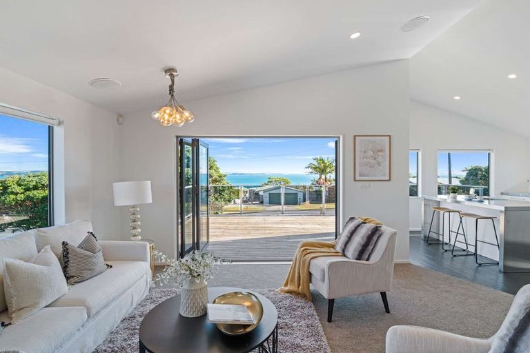 Photo of property in 1319 Whangaparaoa Road, Army Bay, Whangaparaoa, 0930