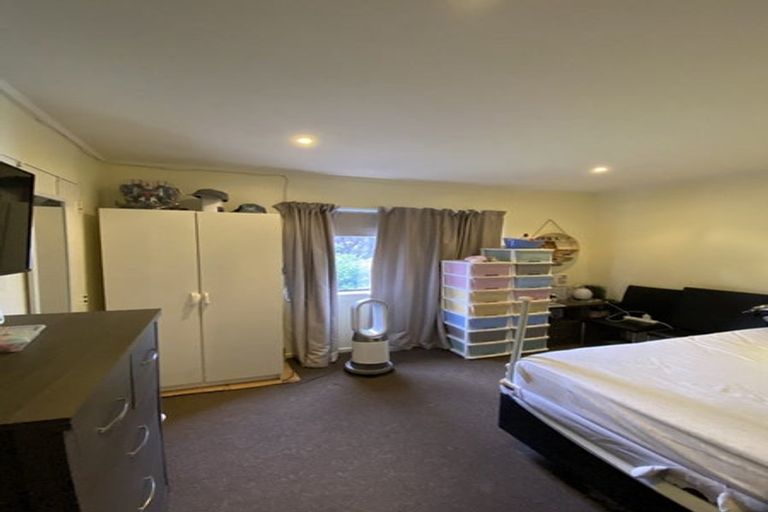 Photo of property in 33 Omapere Street, Whitby, Porirua, 5024