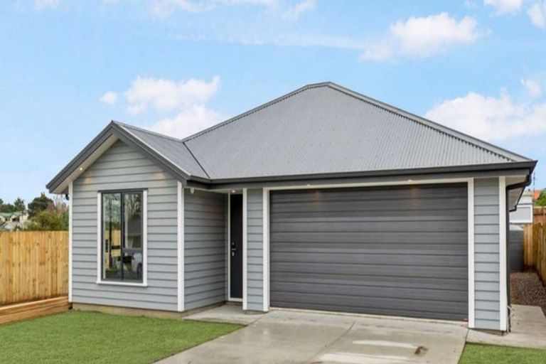 Photo of property in 28 Tahuna Minhinnick Drive, Glenbrook, 2681