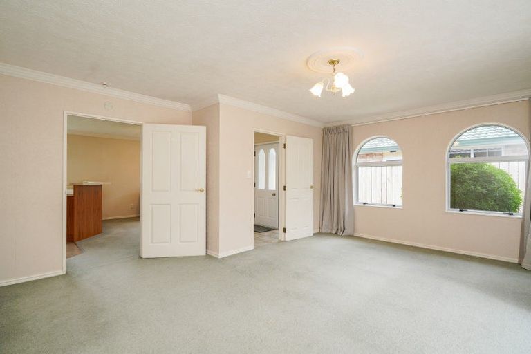 Photo of property in 2 Elm Crescent, Gladstone, Invercargill, 9810