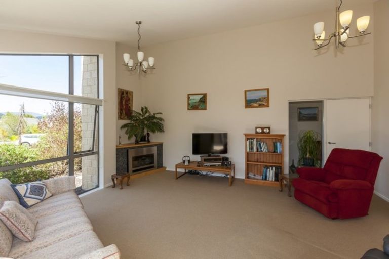 Photo of property in 21 Cascade Way, Paraparaumu, 5032