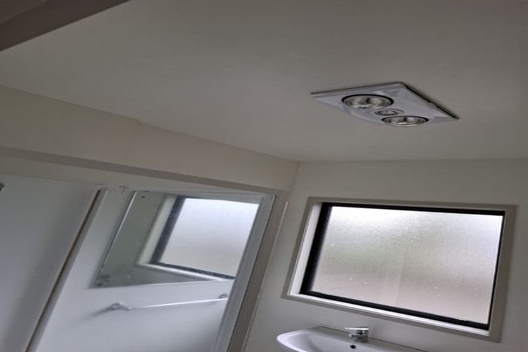 Photo of property in 7a Abel Tasman Avenue, Henderson, Auckland, 0610