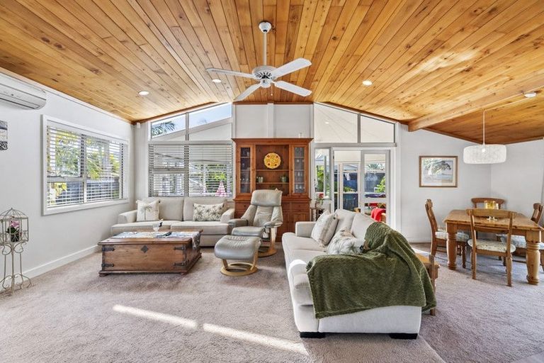 Photo of property in 32 The Circle, Manly, Whangaparaoa, 0930