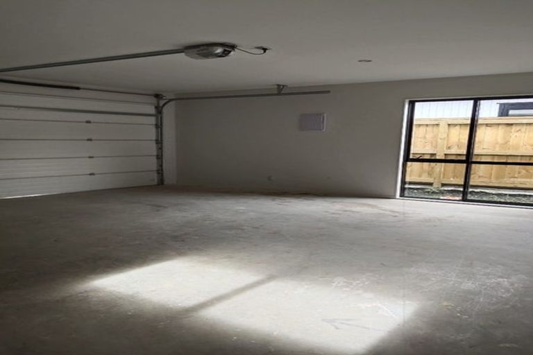 Photo of property in 1 Castlepoint Avenue, Takanini, 2110