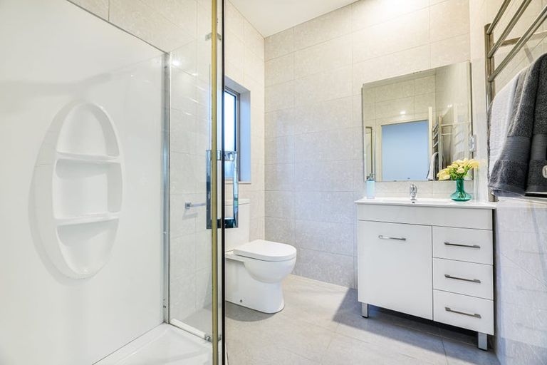 Photo of property in 13a Kingdale Road, Henderson, Auckland, 0610