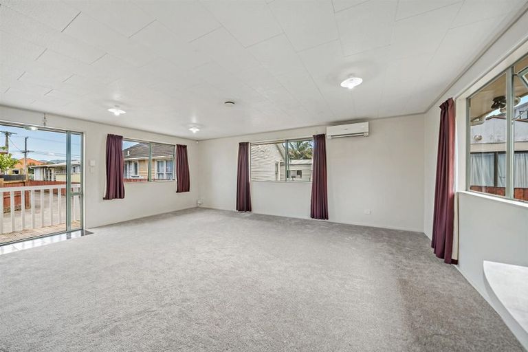 Photo of property in 11a Keeling Road, Henderson, Auckland, 0612