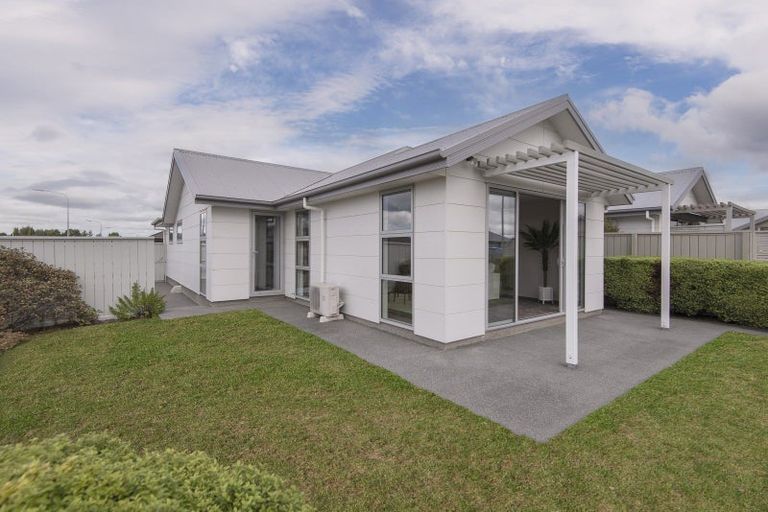 Photo of property in 21 Cassino Street, Rangiora, 7400