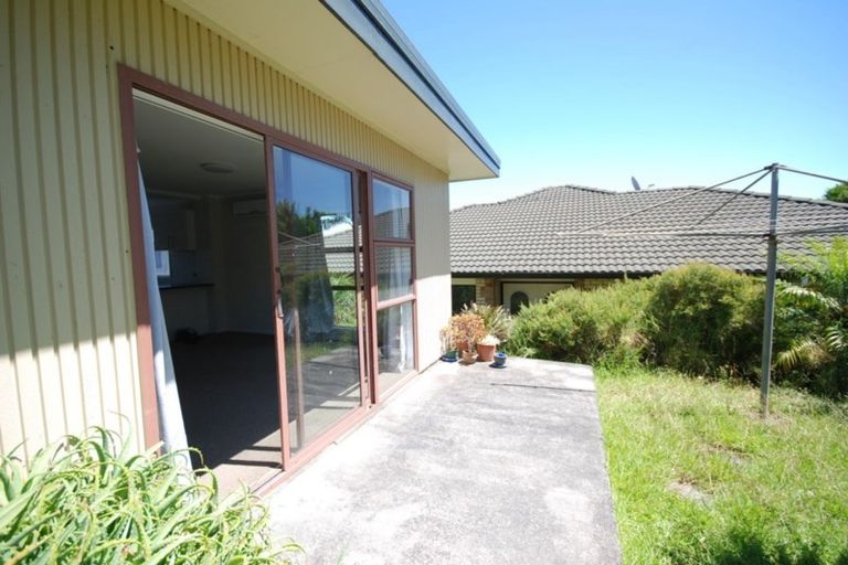 Photo of property in 2/16 Roberts Road, Glenfield, Auckland, 0629