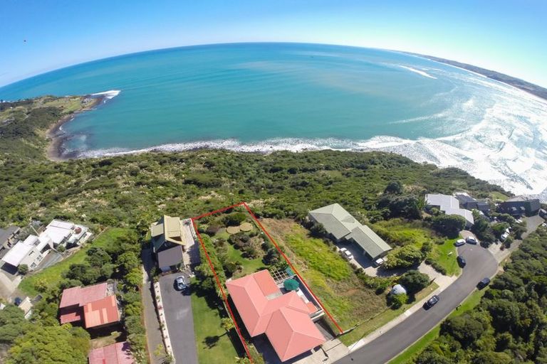 Photo of property in 7 Earles Place, Raglan, 3297
