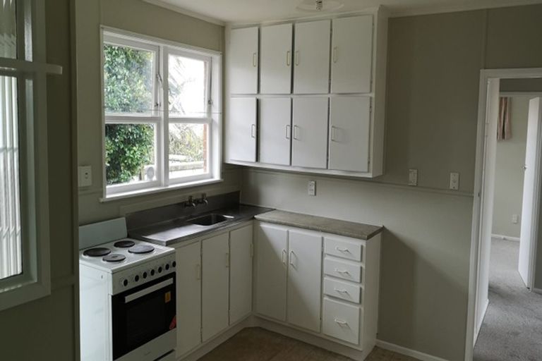 Photo of property in 1/165 Chivalry Road, Glenfield, Auckland, 0629