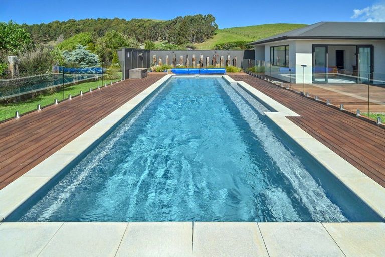 Photo of property in 63 Waipuka Road, Waimarama, Havelock North, 4294