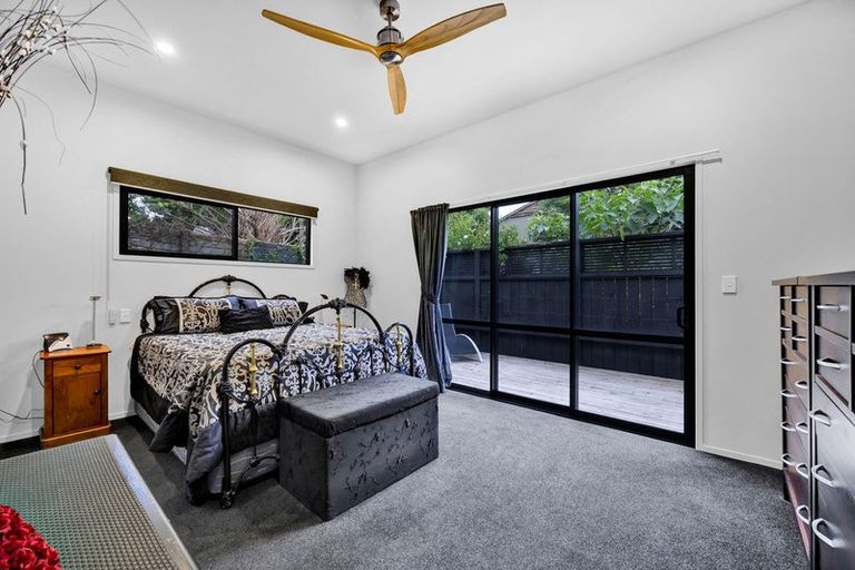 Photo of property in 11a Mace Terrace, Oakura, 4314