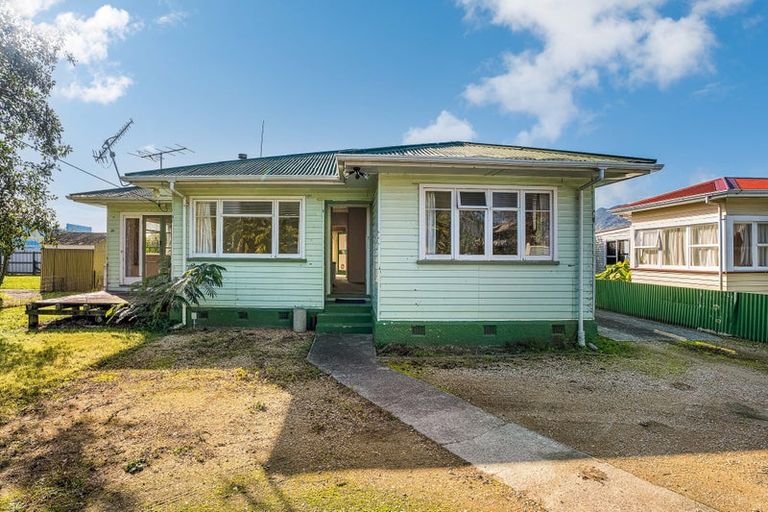Photo of property in 17 Willow Street, Takaka, 7110