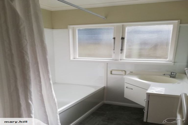 Photo of property in 75 Pahiatua Street, Hokowhitu, Palmerston North, 4410