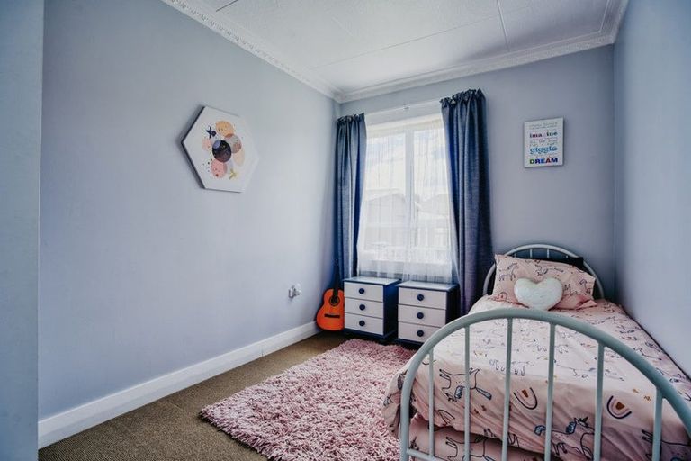 Photo of property in 18 Johnson Street, Milton, 9220