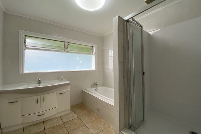 Photo of property in 4 Glenmore Road, Sunnyhills, Auckland, 2010