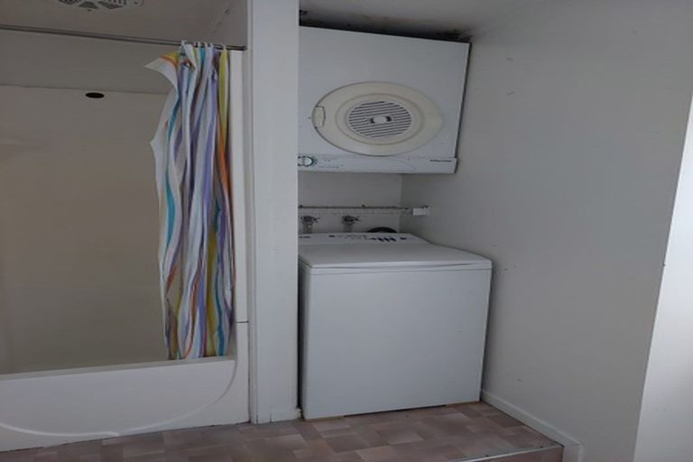 Photo of property in 2 Lexington Drive, Botany Downs, Auckland, 2010