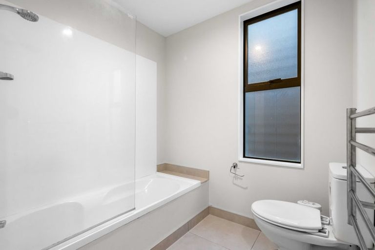 Photo of property in 15 Battalion Drive, Papakura, 2110