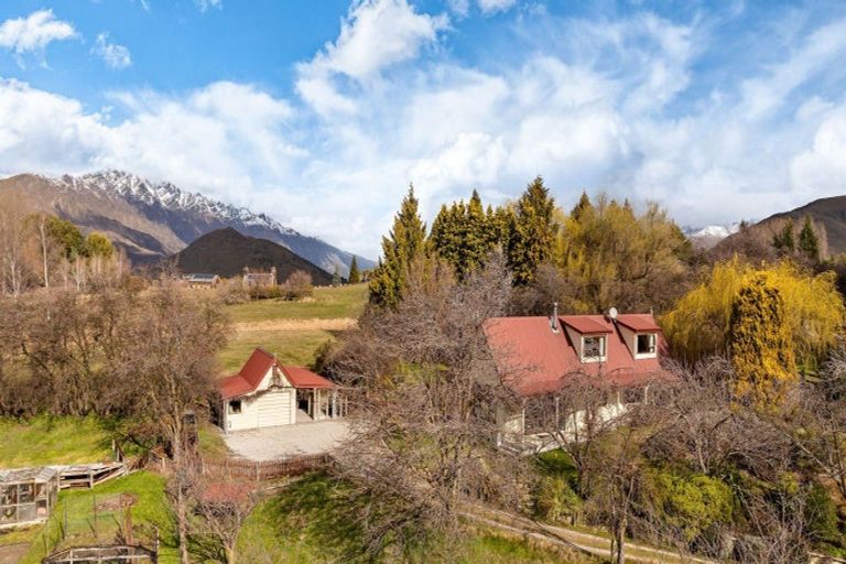 Photo of property in 35 Mountain View Road, Dalefield, Queenstown, 9371