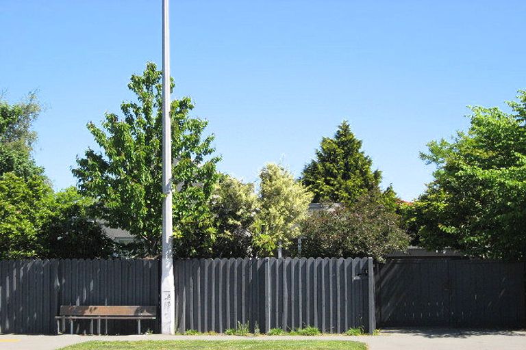 Photo of property in 111 Memorial Avenue, Burnside, Christchurch, 8053