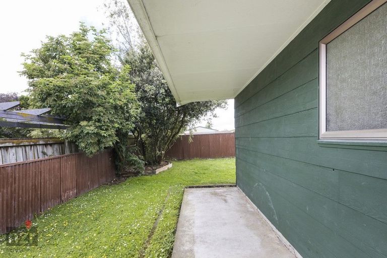 Photo of property in 2/82 John F Kennedy Drive, Milson, Palmerston North, 4414