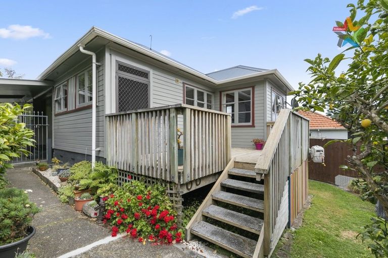 Photo of property in 1/186 Whites Line East, Waiwhetu, Lower Hutt, 5010
