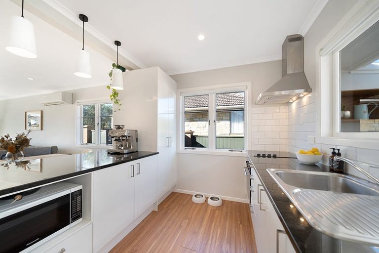 Photo of property in 1/18 Strid Road, Te Atatu South, Auckland, 0610