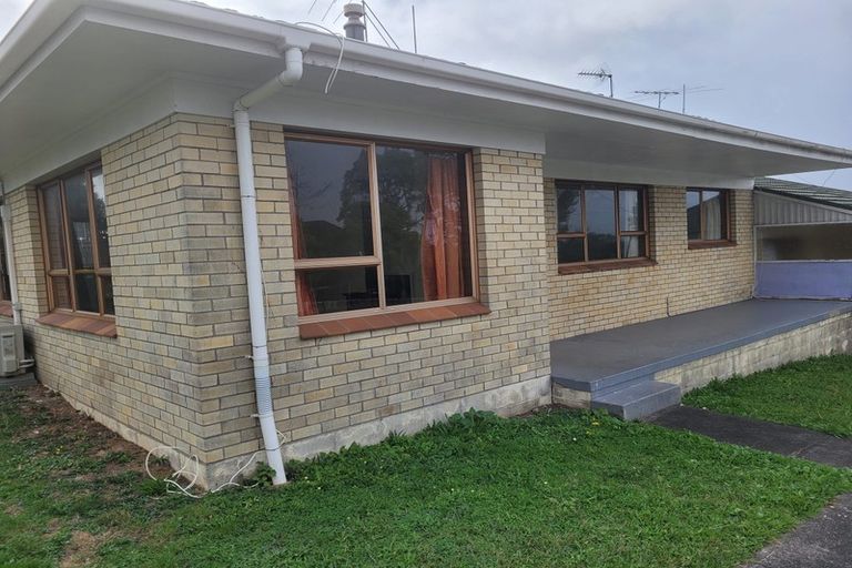 Photo of property in 1/46 Butterworth Drive, Glendene, Auckland, 0602