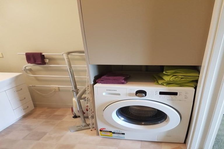 Photo of property in Mclean Towers, 2f/3 Shakespeare Road, Napier South, Napier, 4110