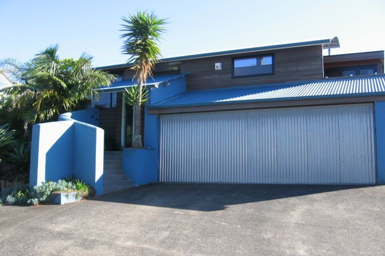 Photo of property in 18 Oakpark Place, West Harbour, Auckland, 0618