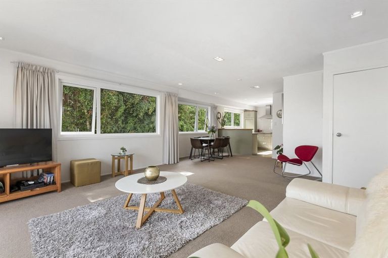 Photo of property in 2/40 Beulah Avenue, Rothesay Bay, Auckland, 0630