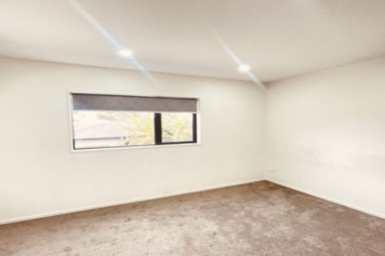 Photo of property in 4/2 Smiths Avenue, Papakura, 2110