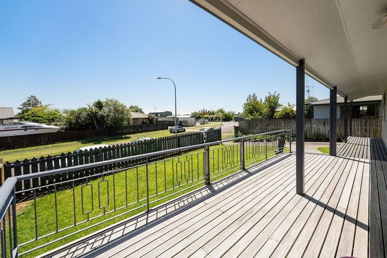 Photo of property in 6 Lagoon Place, Poike, Tauranga, 3112
