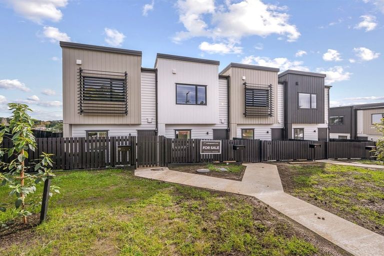 Photo of property in 2/48 Moire Road, Massey, Auckland, 0614