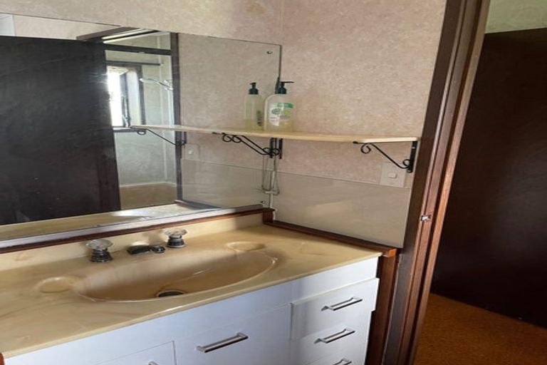 Photo of property in 10 Steeple Rise, Pakuranga, Auckland, 2010