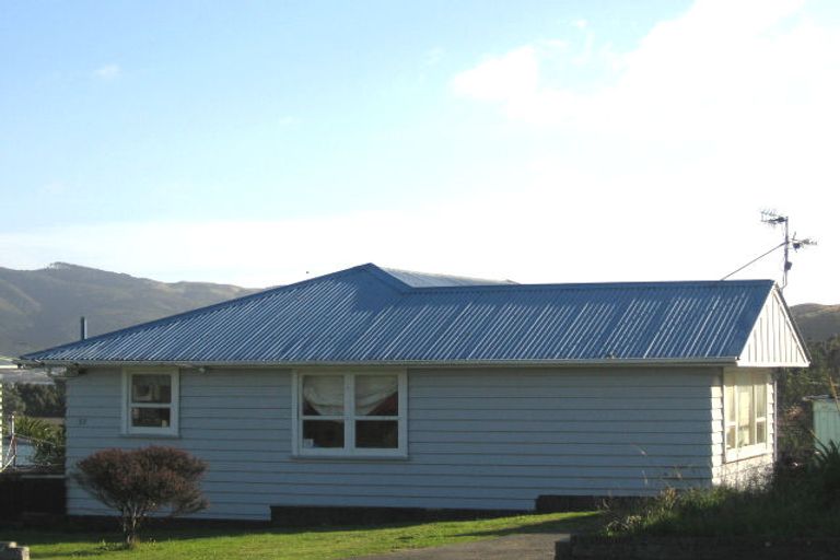Photo of property in 37 Fantame Street, Cannons Creek, Porirua, 5024