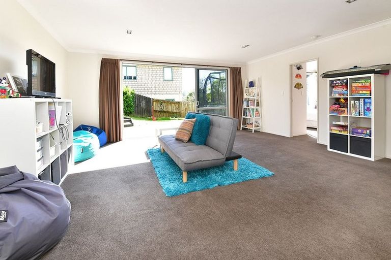 Photo of property in 8 Rivervale Grove, Stanmore Bay, Whangaparaoa, 0932