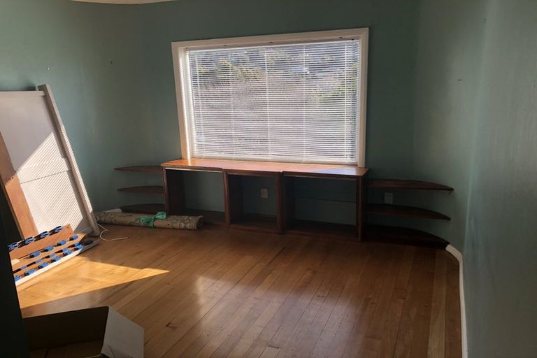 Photo of property in 18 Collins Avenue, Tawa, Wellington, 5028