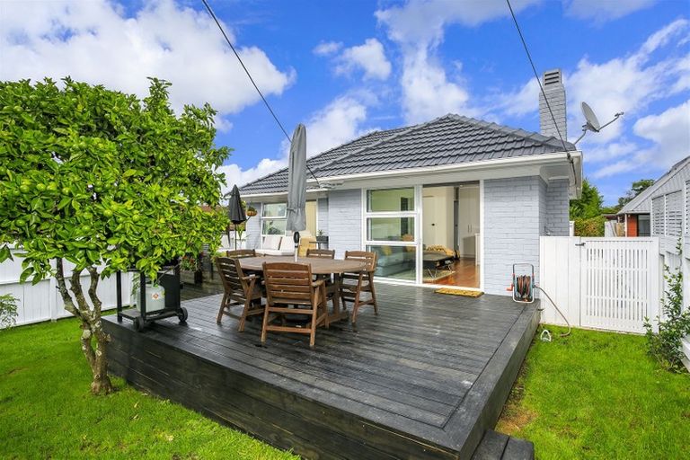 Photo of property in 1/58 Hillcrest Avenue, Hillcrest, Auckland, 0627