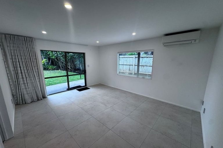 Photo of property in 28 Ballymore Drive, Pinehill, Auckland, 0632