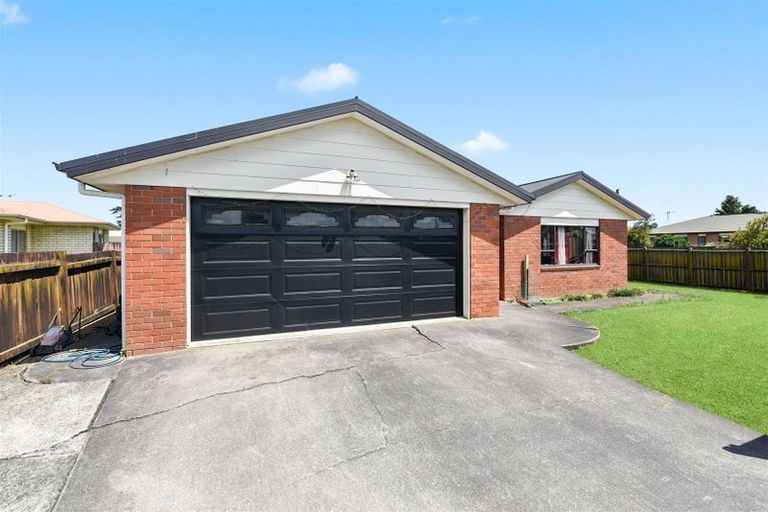 Photo of property in 1 Corsair Place, Melville, Hamilton, 3206
