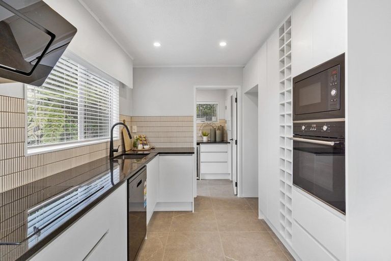 Photo of property in 2/225 Beach Haven Road, Beach Haven, Auckland, 0626