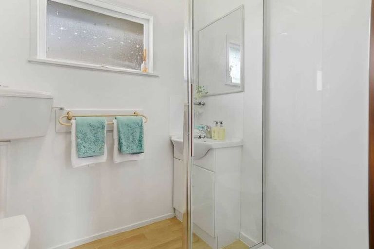 Photo of property in 1/58 Arran Road, Browns Bay, Auckland, 0630