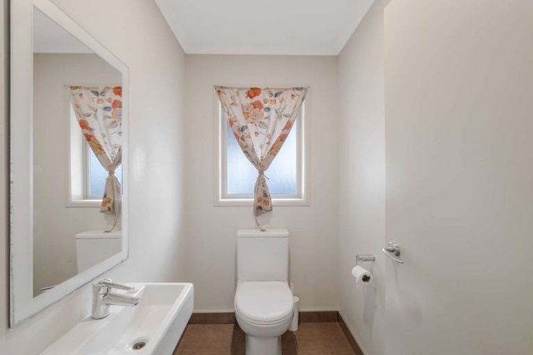 Photo of property in 4 Lagoon View, Gulf Harbour, Whangaparaoa, 0930